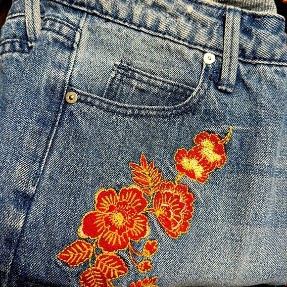 JustFab floral embroidered slim boyfriend size‎ 24 - Picture 4 of 8
